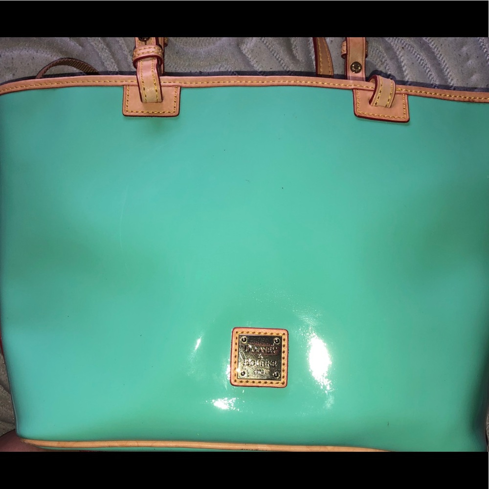 Dooney and Bourke patent Leisure Small